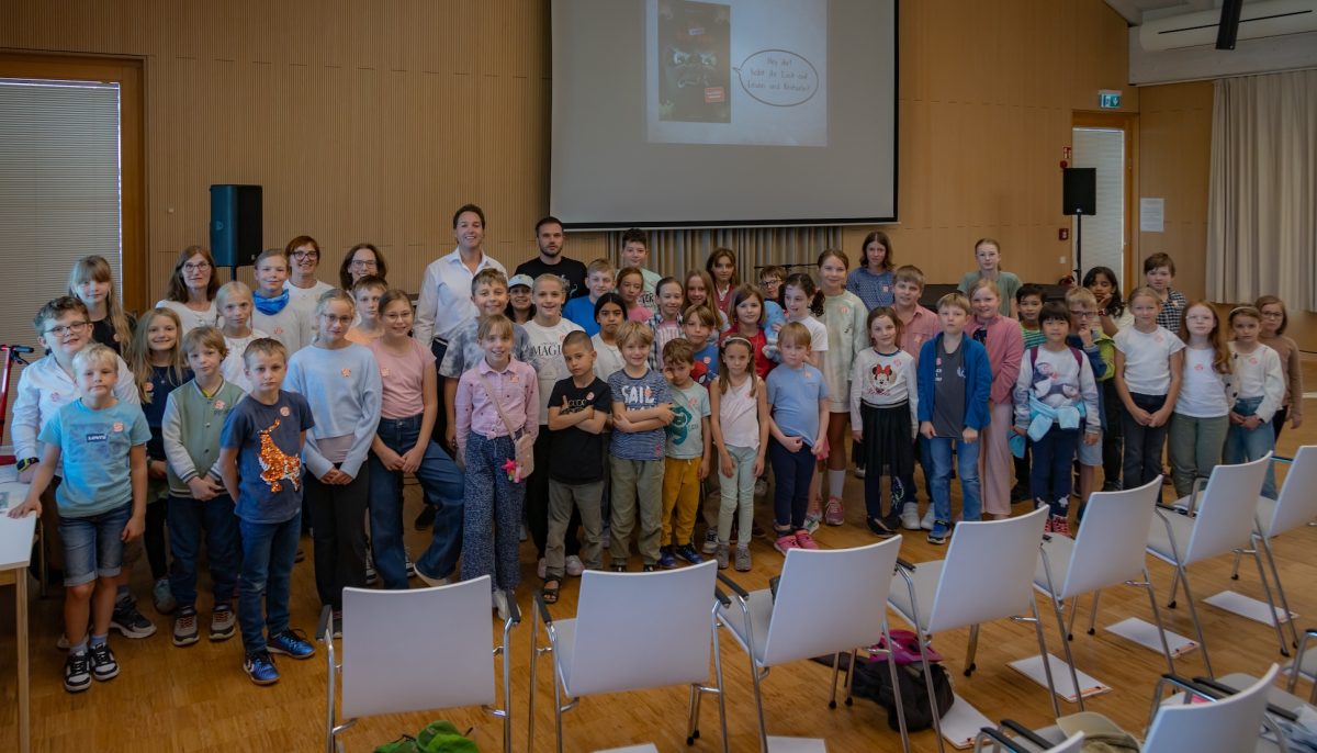 Haarer Sommer-Leseclub: Kinder und Jugendliche feiern den erfolgreichen Abschluss des Leseprojekts in der Stadtbücherei Haar.